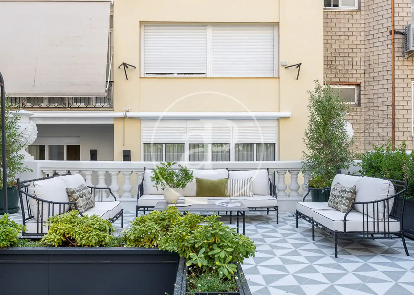 Terrassa de Pis en venda en Madrid amb Aire condicionat, Calefacció i Jardí privat