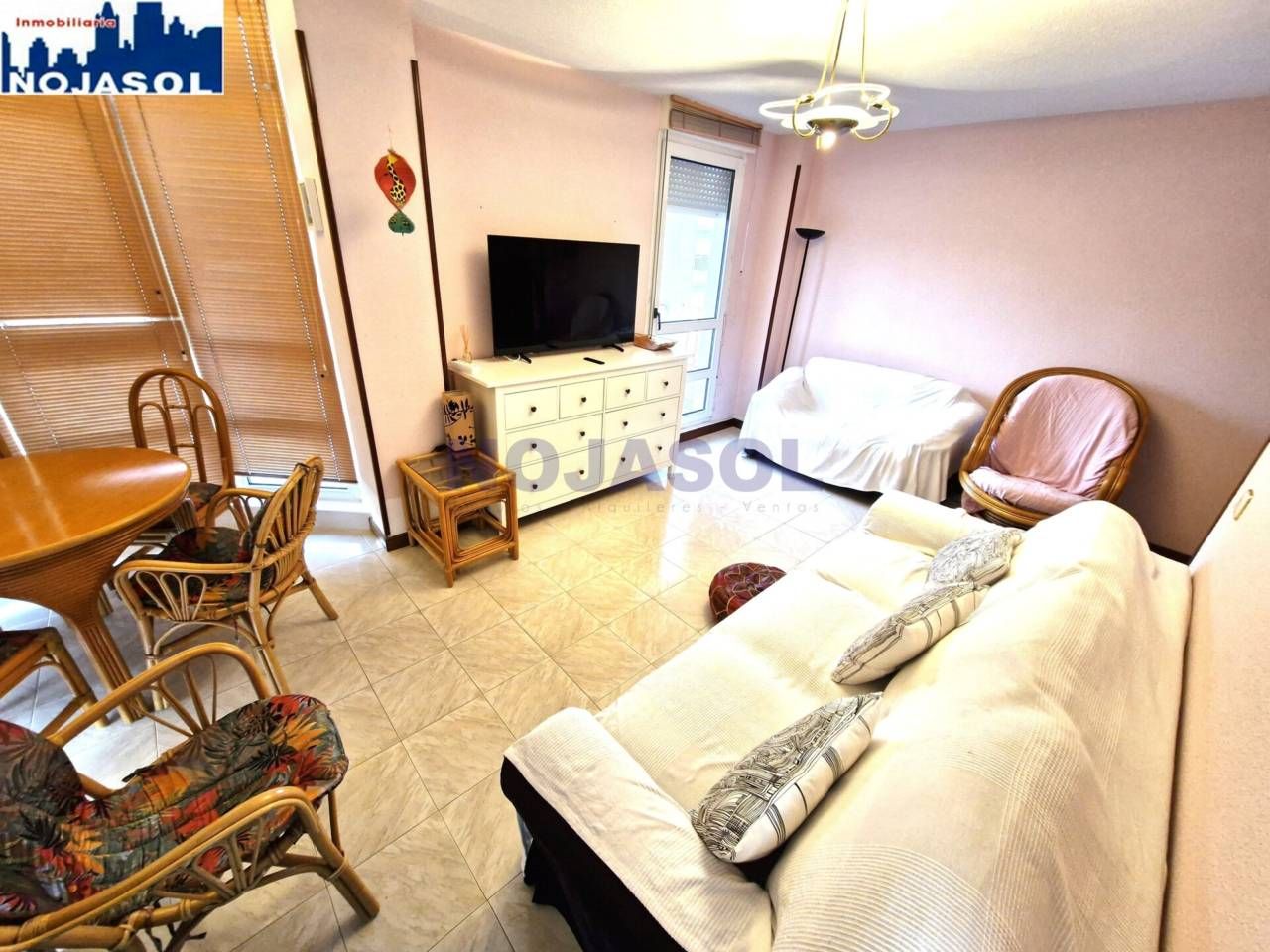 Sala de estar de Apartamento en venta en Noja con Terraza, Amueblado y Balcón
