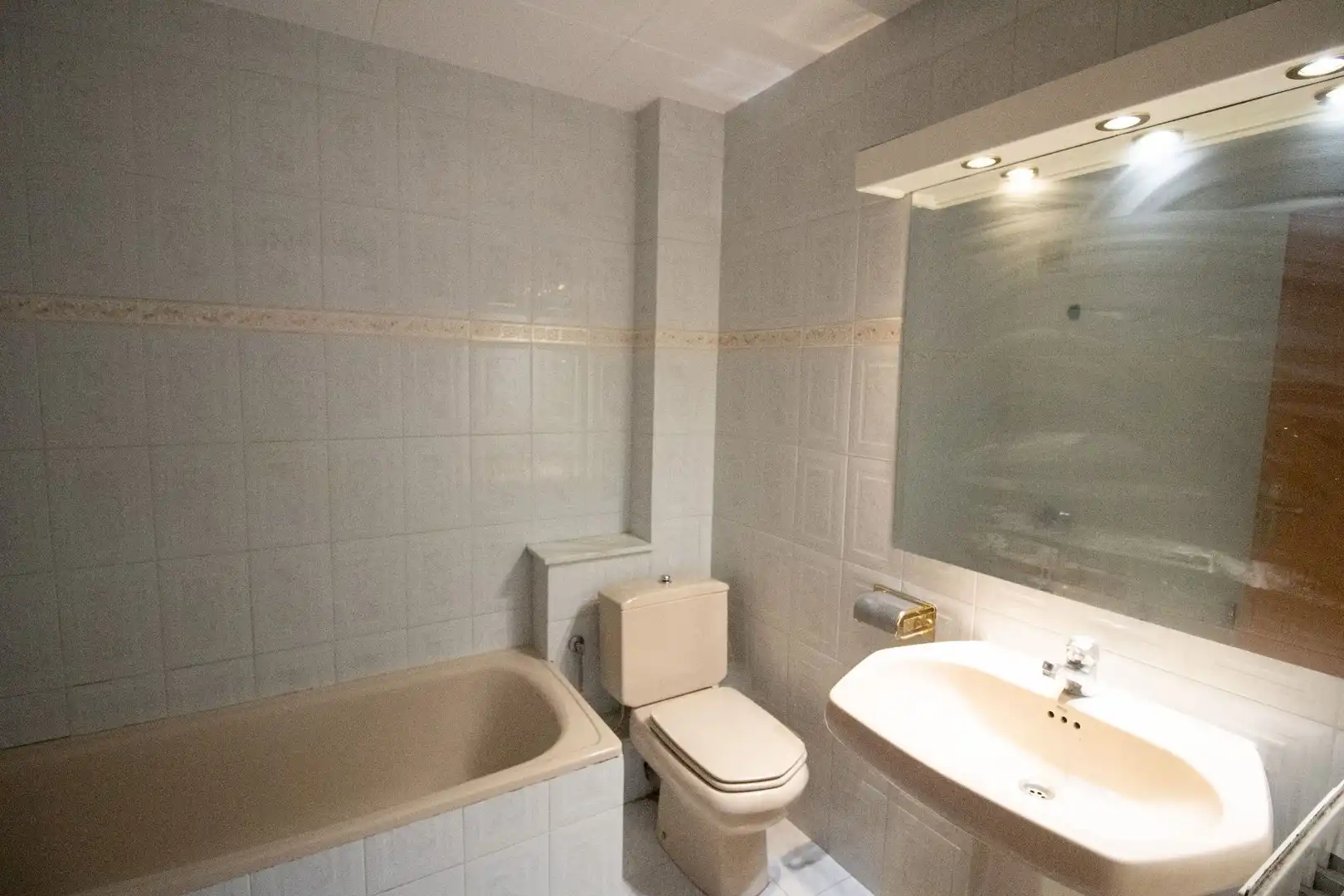 Flat for sale in Salvador Dalí, Eixample - Horta Capallera
