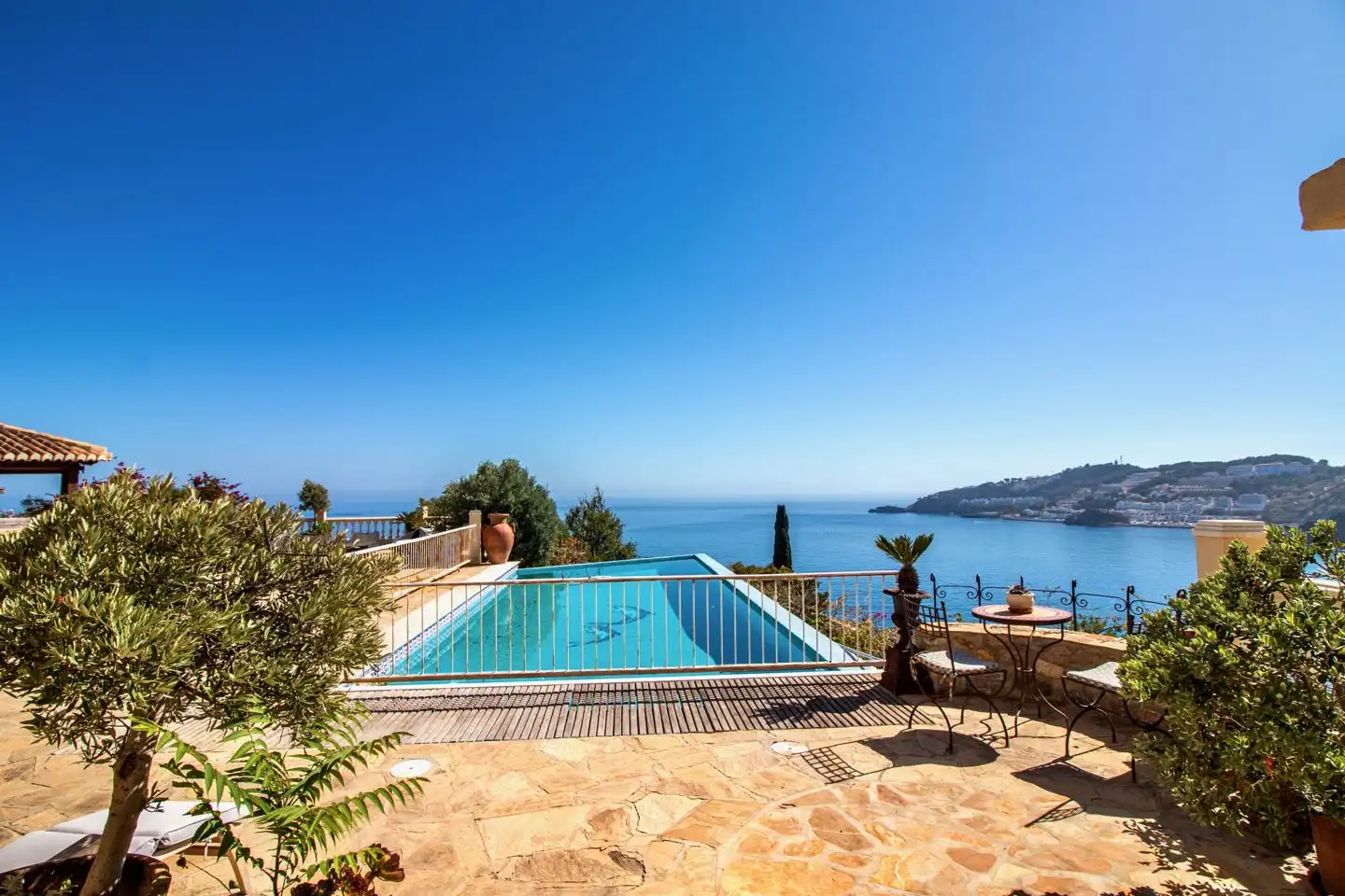 Schwimmbecken von Haus oder Chalet zum Verkauf in Almuñécar mit Klimaanlage, Privatgarten und Terrasse