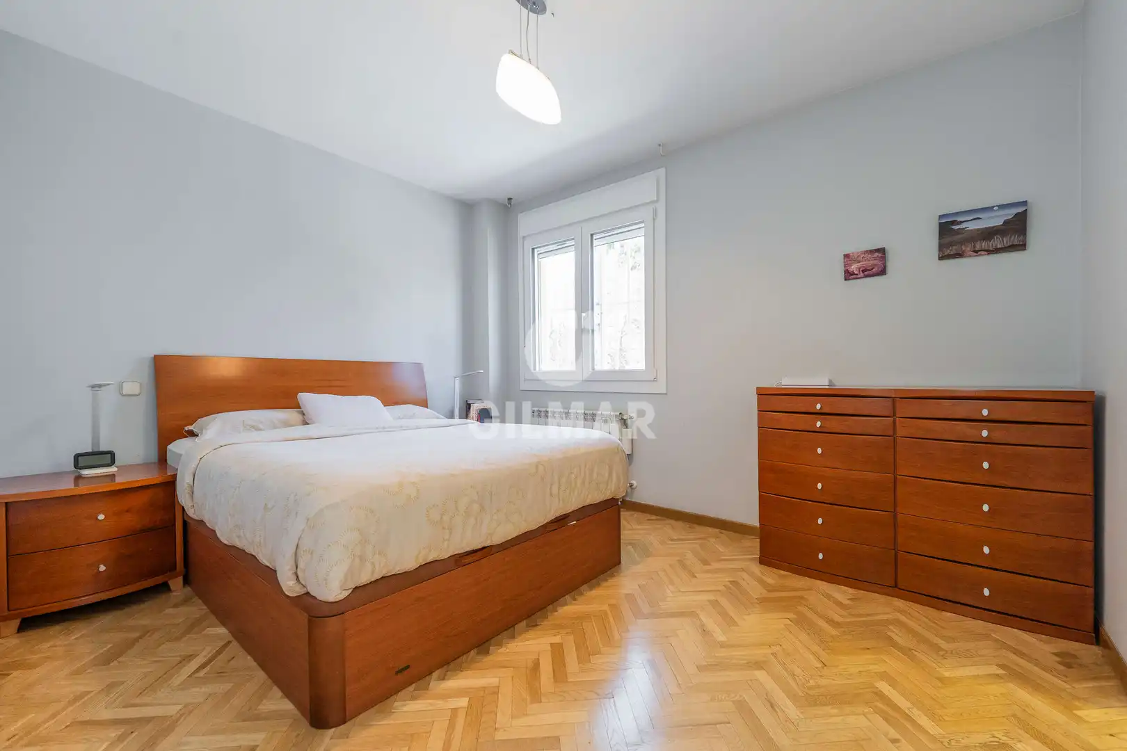 Dormitori de Casa adosada en venda en Madrid amb Calefacció i Jardí privat