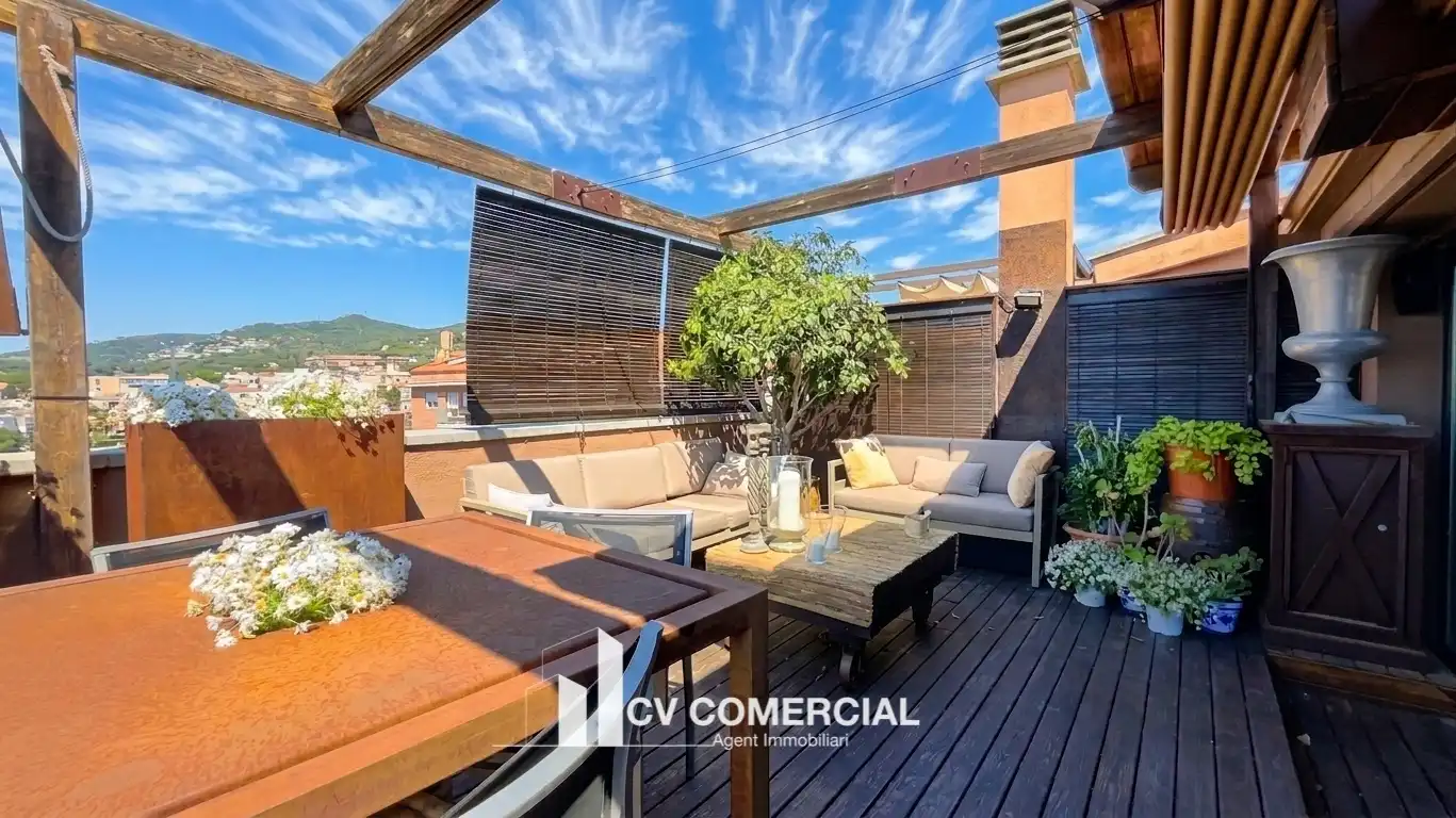 Terraza de Ático en venta en Tiana con Aire acondicionado, Calefacción y Parquet