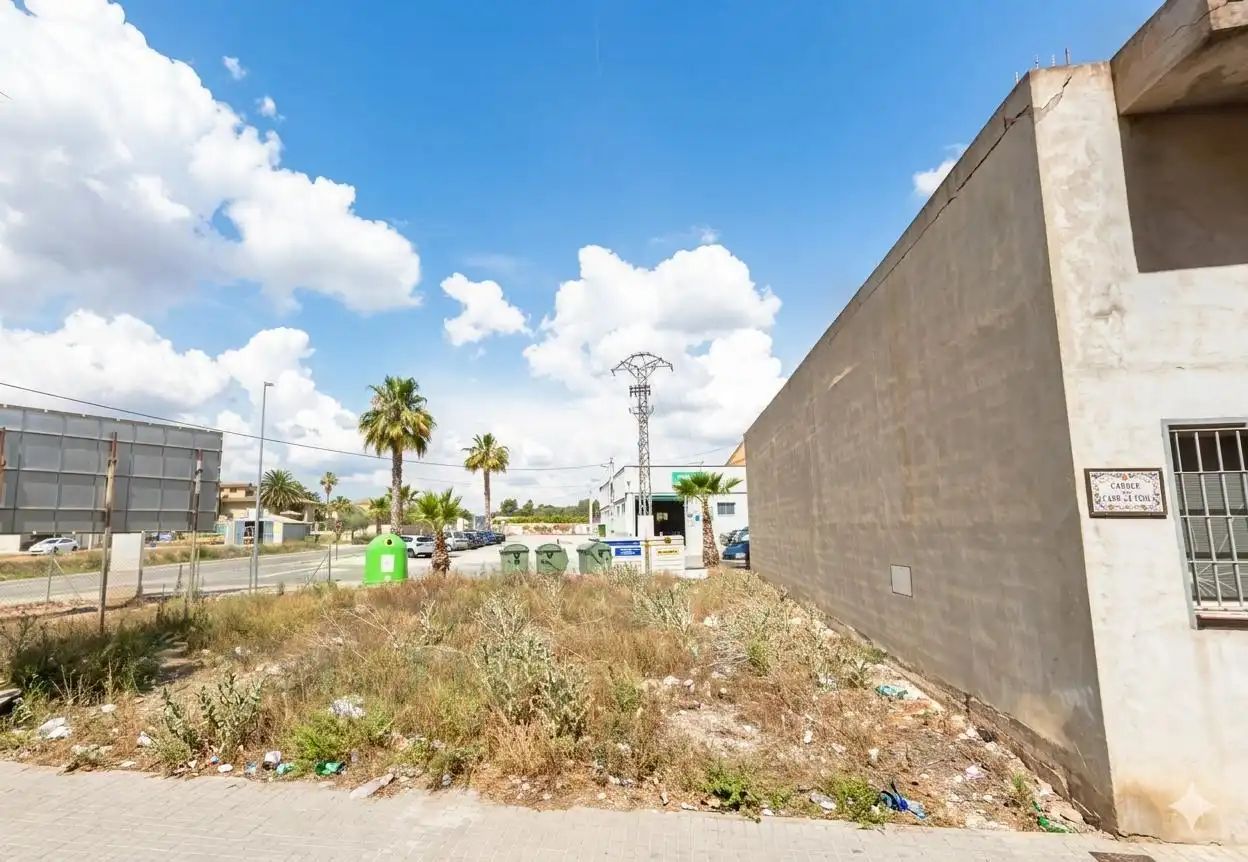 Lands and plots for sale in Calle Infanta Doña Leonor