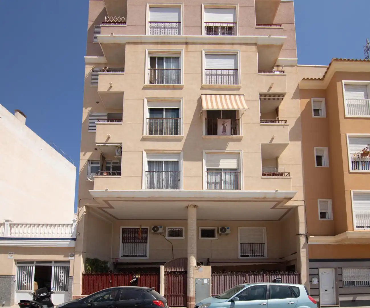 Vista exterior de Piso en venta en Elche / Elx con Calefacción y Balcón