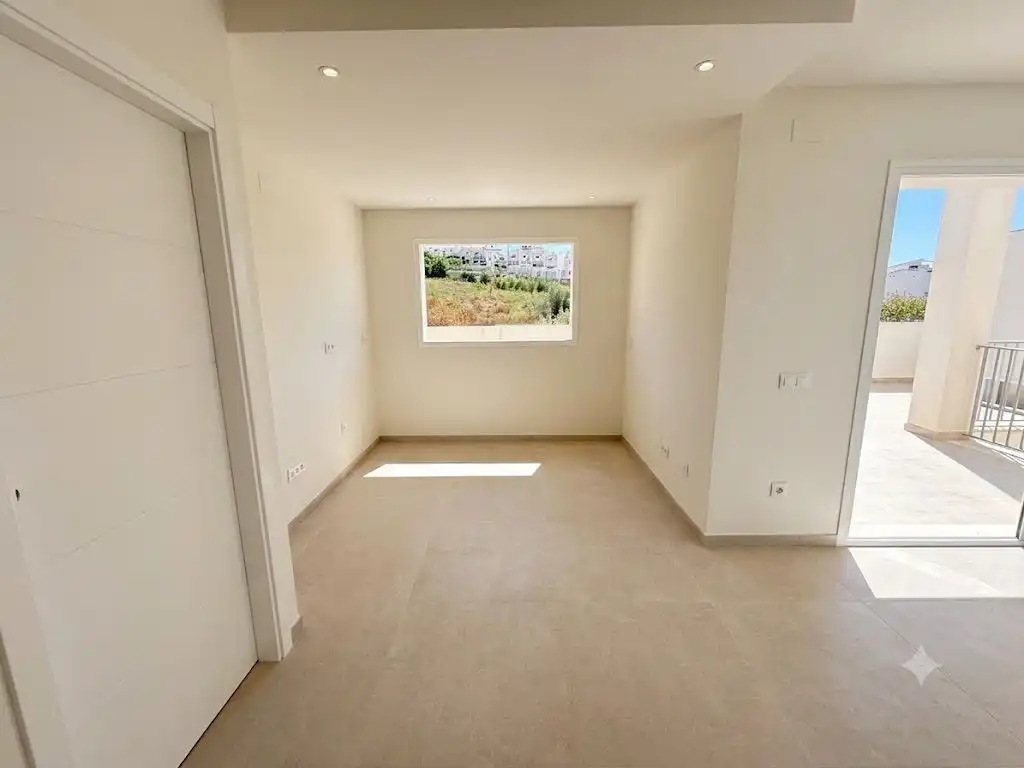 Habitación de Casa o chalet en venta en Nerja con Aire acondicionado, Jardín privado y Piscina