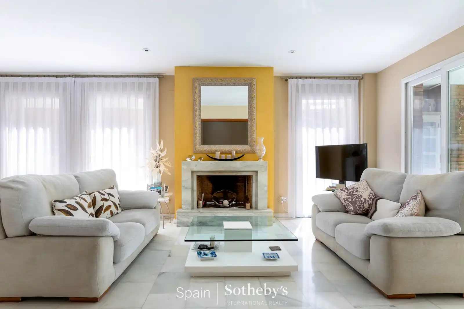 Sala de estar de Casa o chalet en venta en Alella con Aire acondicionado, Calefacción y Jardín privado