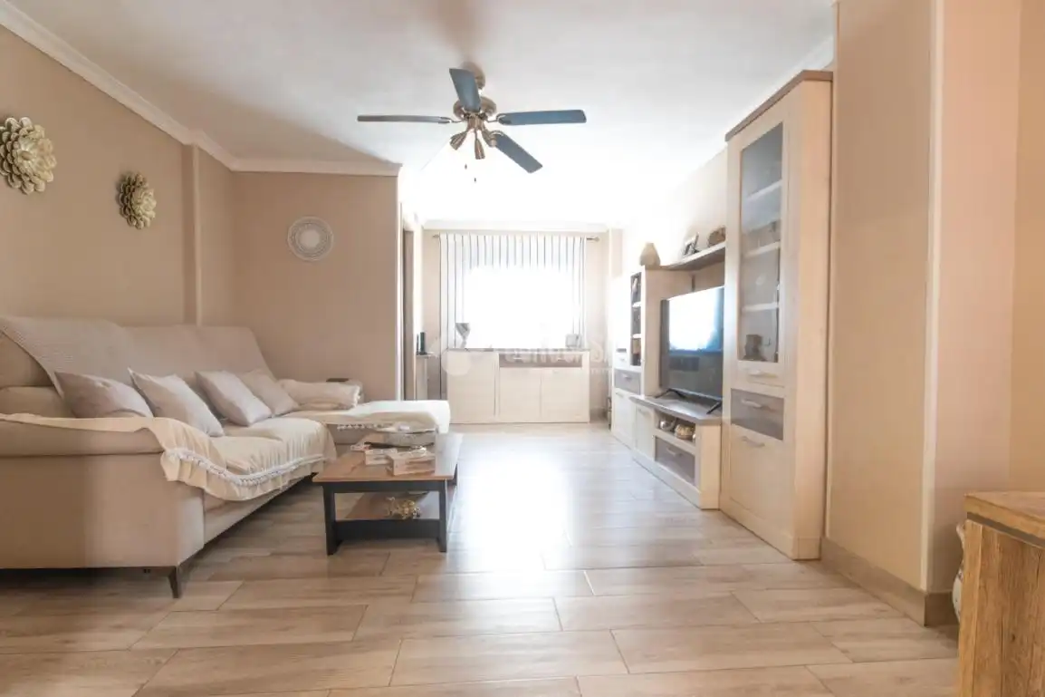 Sala d'estar de Casa adosada en venda en Málaga amb Aire condicionat