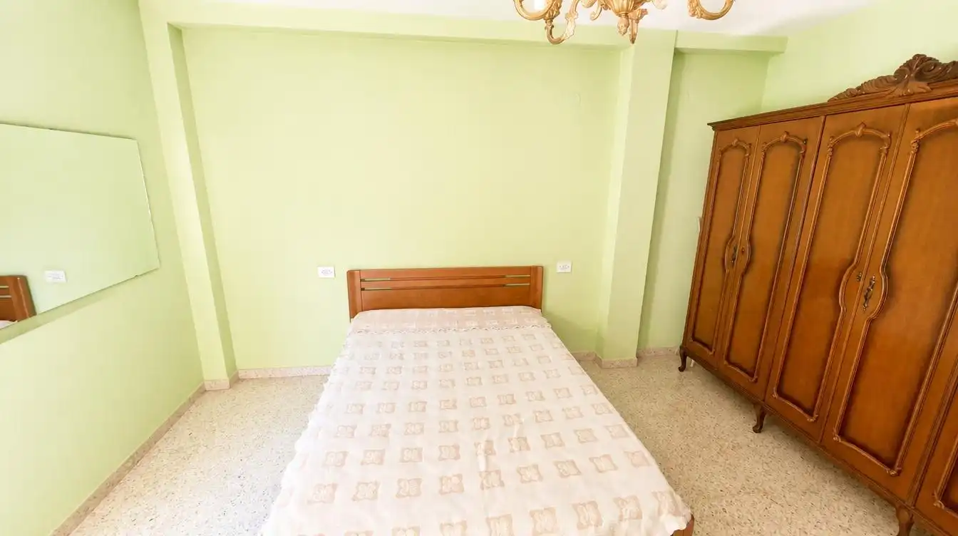 Bedroom of Flat for sale in Granada  with Heating, Furnished and Balcony