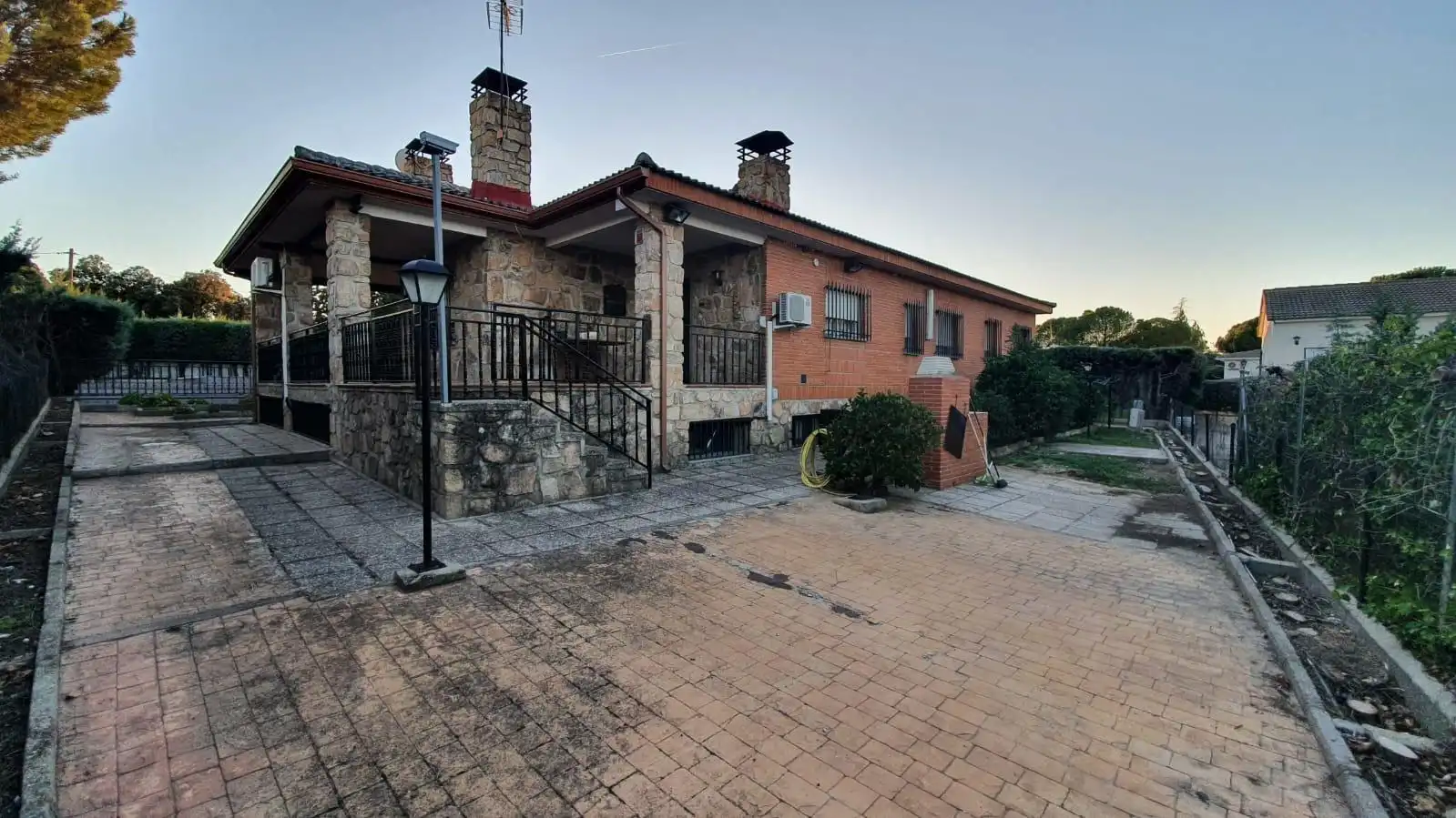Vista exterior de Casa o chalet en venta en Aldea del Fresno con Aire acondicionado y Piscina