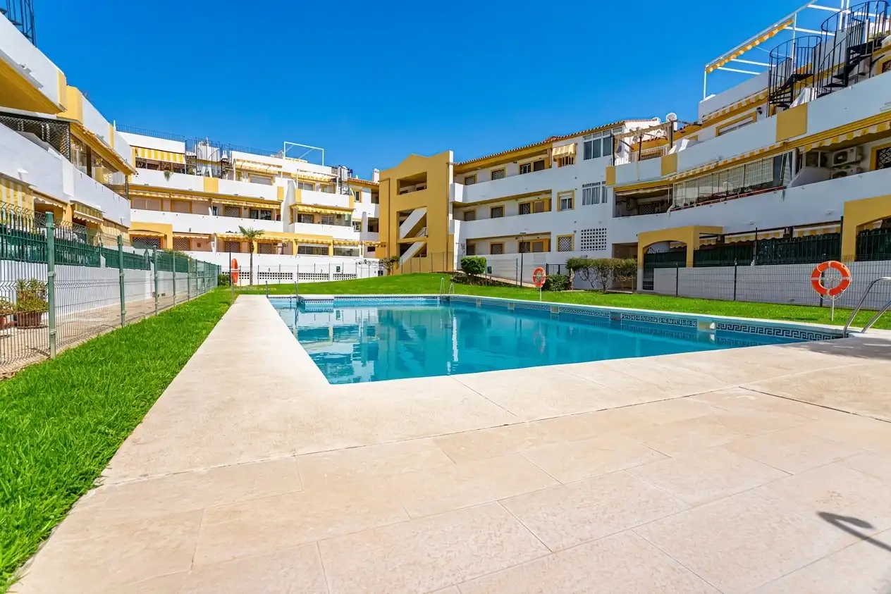 Piscina de Pis en venda en Rincón de la Victoria amb Terrassa, Traster i Piscina comunitària