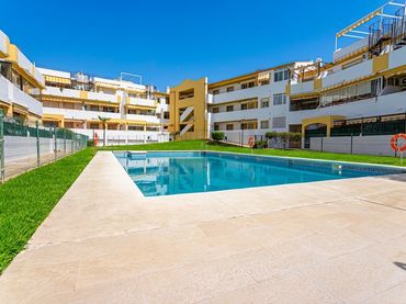 Pis amb piscina en venda a Calle Naufragio