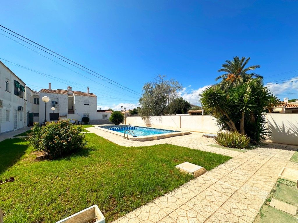 Piscina de Casa o xalet en venda en Orihuela amb Terrassa, Moblat i Piscina comunitària