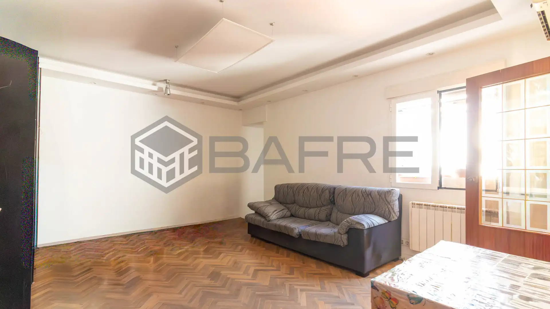 Flat for sale in  Madrid Capital  with Heating and Parquet flooring