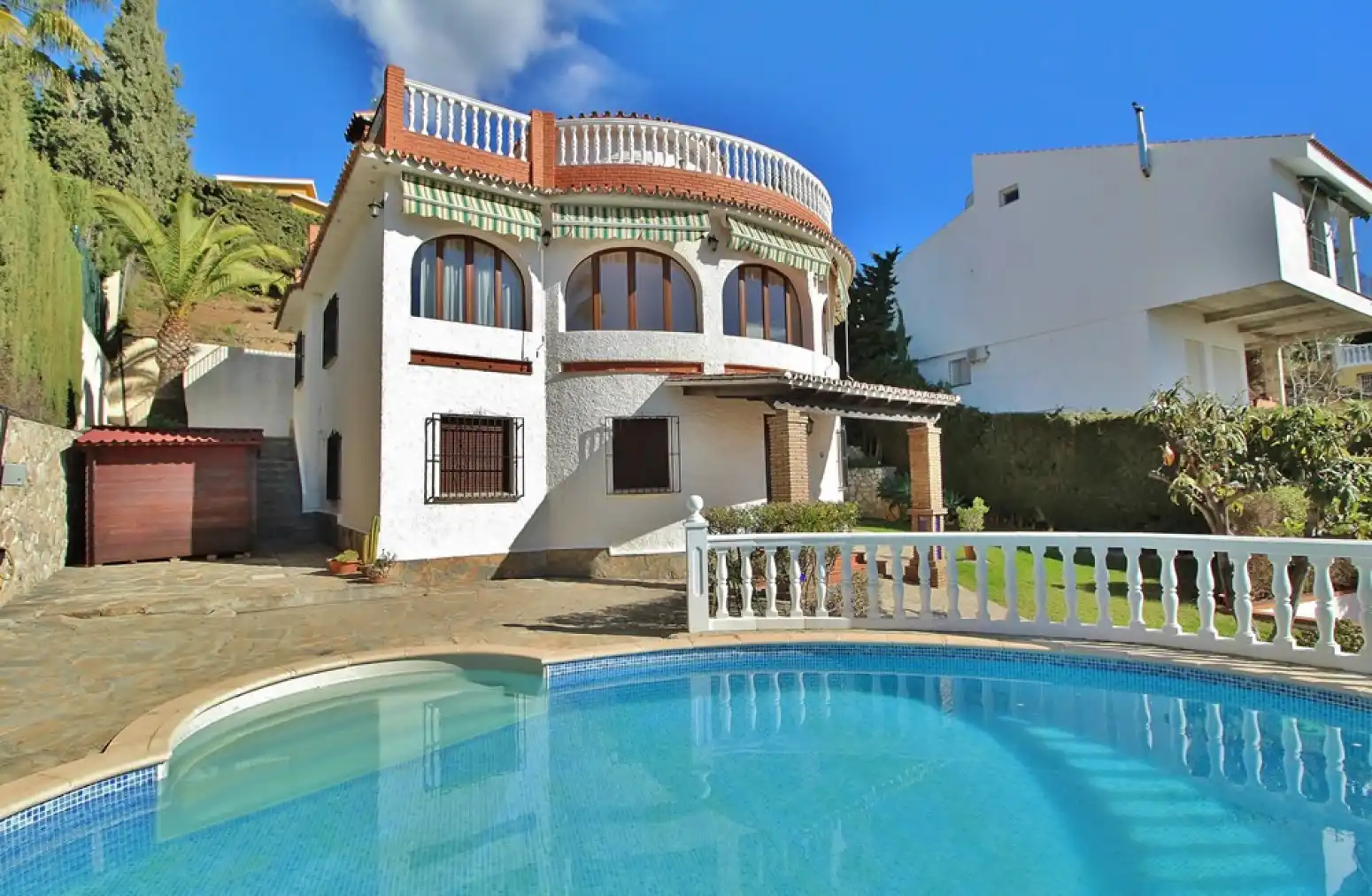 Vista exterior de Casa o xalet en venda en Rincón de la Victoria amb Aire condicionat, Jardí privat i Terrassa