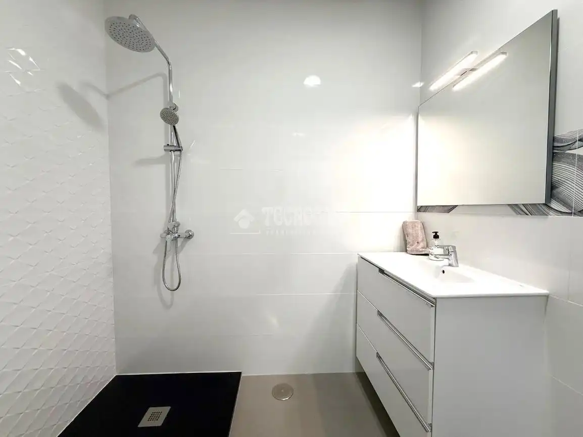 Baño de Casa adosada en venta en Almería con Calefacción y Terraza