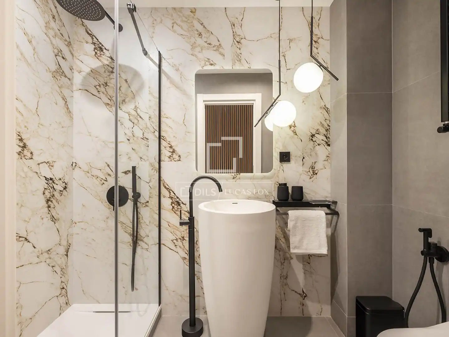 Bathroom of Flat for rent in Barcelona  with Air Conditioner, Heating and Parquet flooring