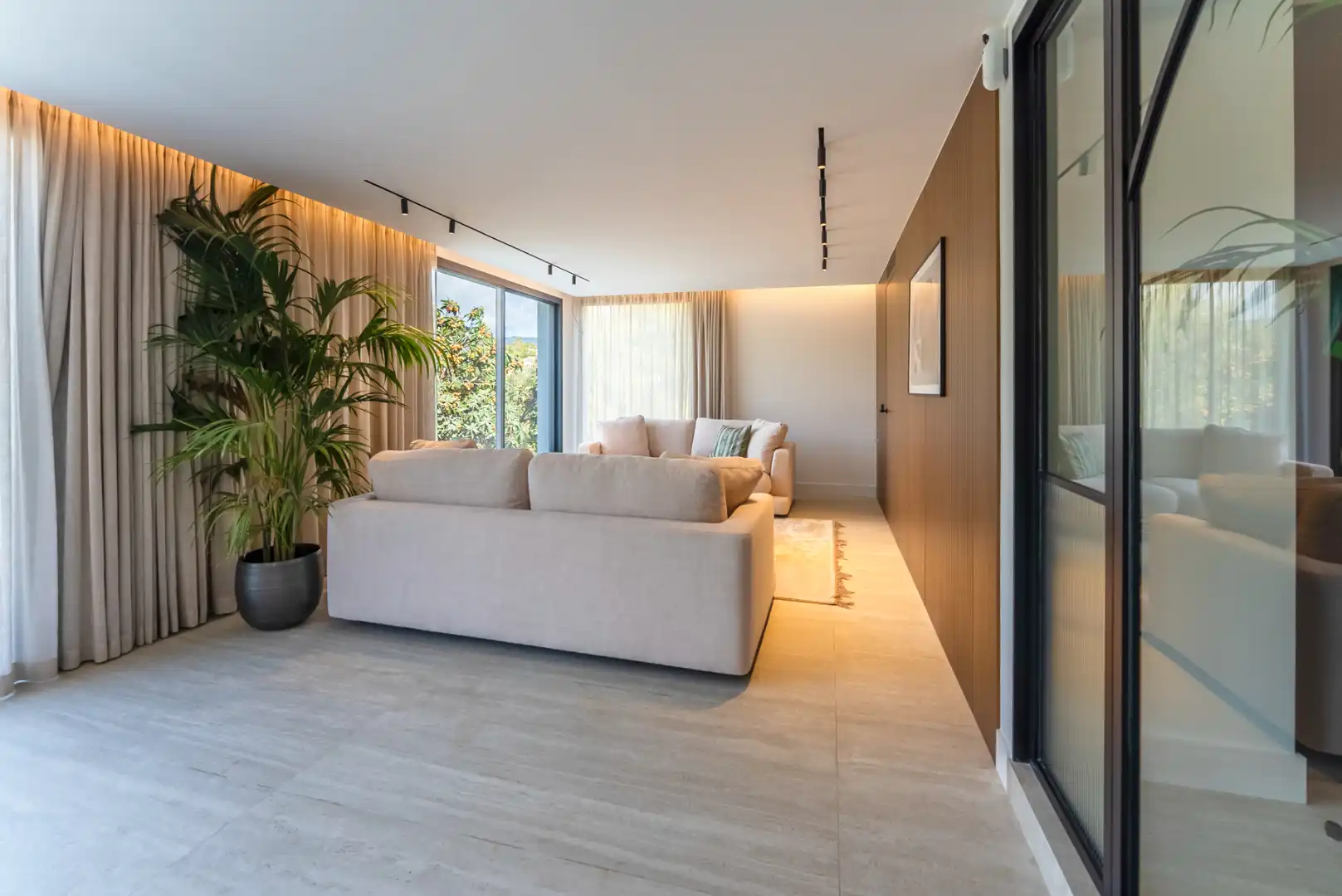 Sala de estar de Casa o chalet en venta en Marbella con Aire acondicionado, Jardín privado y Terraza