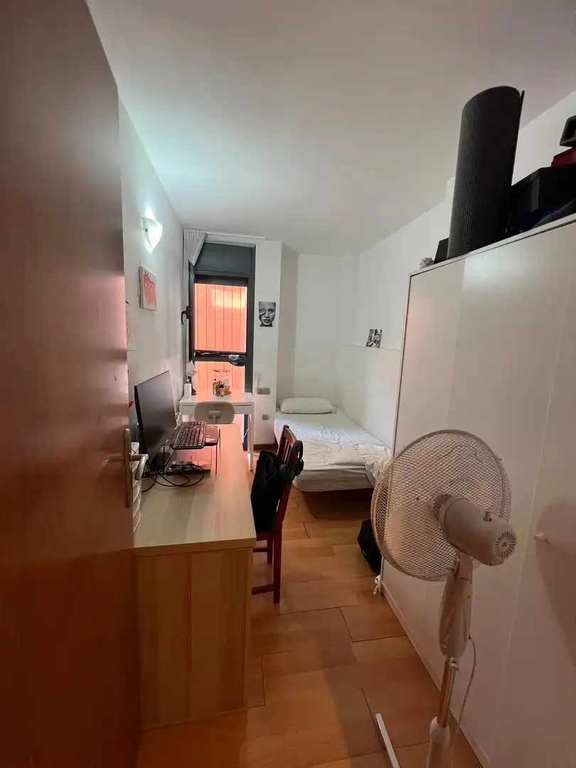 Habitación de Dúplex en venta en L'Hospitalet de Llobregat con Terraza