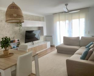 Sala d'estar de Casa adosada en venda en Villastar amb Aire condicionat i Terrassa