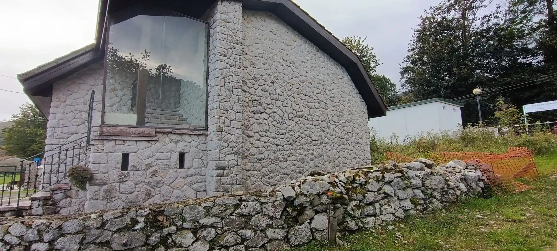 Vista exterior de Finca rústica en venda en Llanes amb Calefacció, Jardí privat i Traster