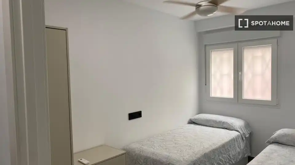 Habitació a Penya - Roja - Avda. Francia