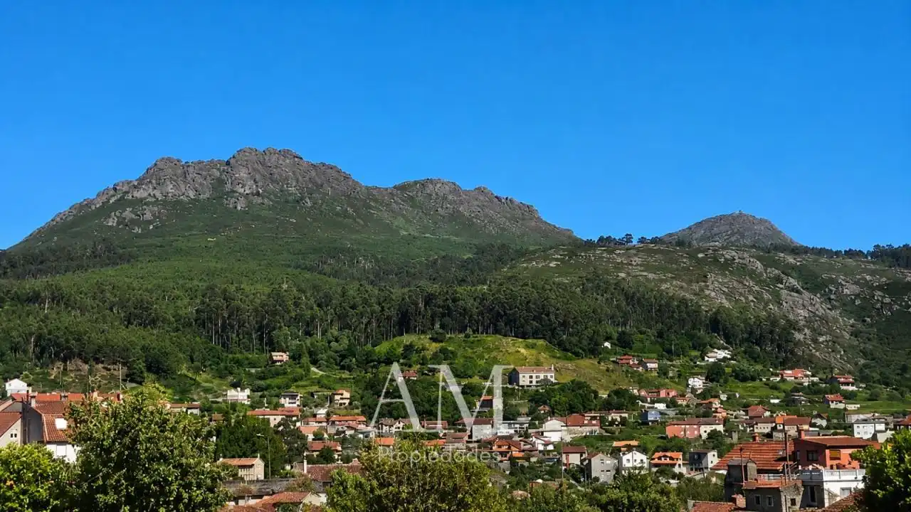 Vista exterior de Casa o xalet en venda en Gondomar amb Calefacció, Jardí privat i Terrassa