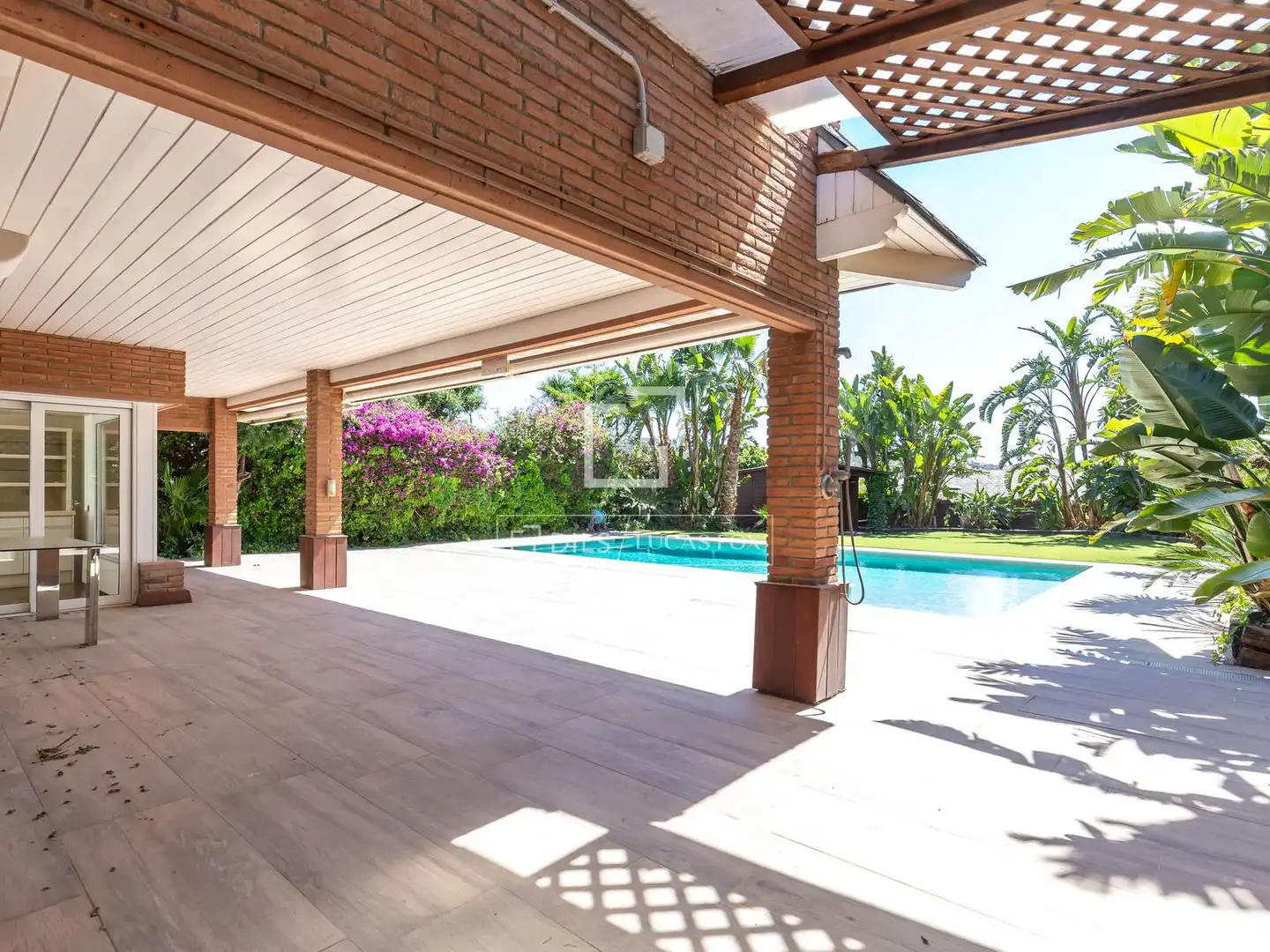 Terrassa de Casa o xalet en venda en Sant Just Desvern amb Aire condicionat, Calefacció i Jardí privat