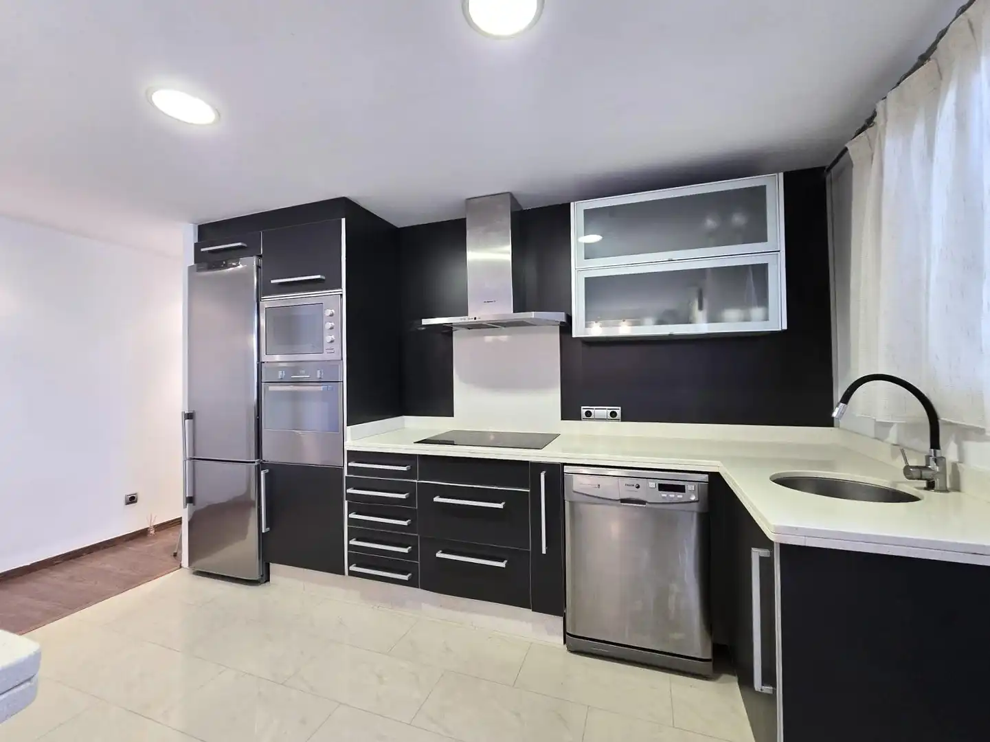Kitchen of Flat for sale in Valencia  with Air Conditioner, Heating and Parquet flooring