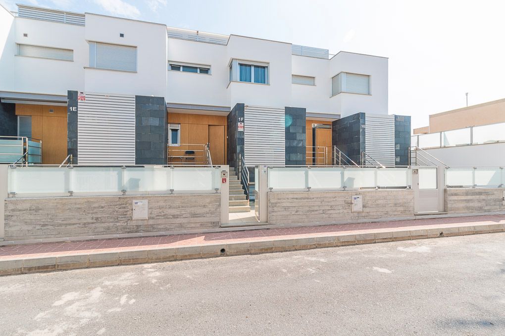 Exterior view of House or chalet for sale in Guardamar del Segura  with Air Conditioner, Heating and Parquet flooring