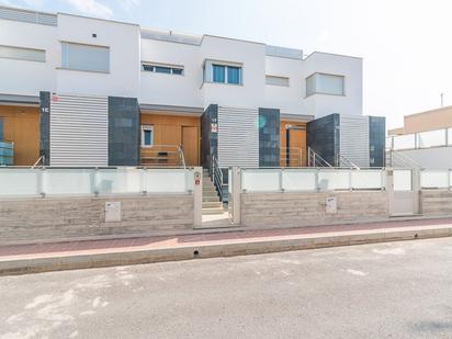 Vista exterior de Casa o xalet en venda en Guardamar del Segura amb Aire condicionat, Calefacció i Parquet