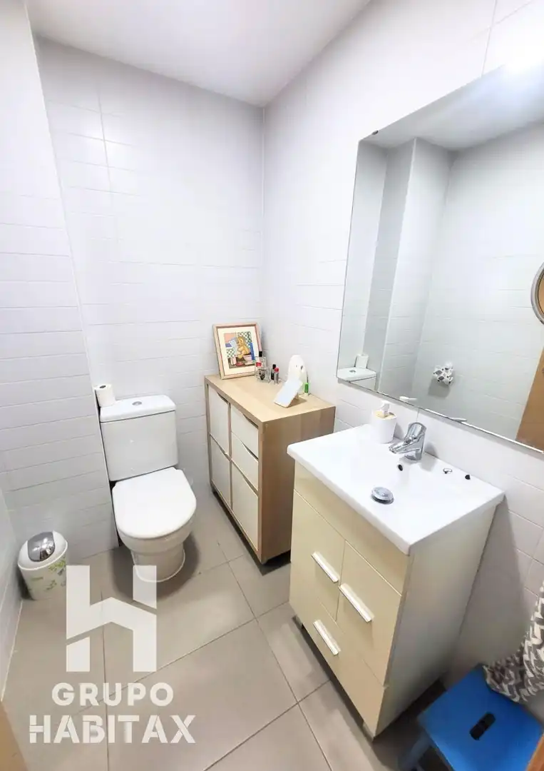 Bathroom of Duplexes for sale in Santa Coloma de Gramenet