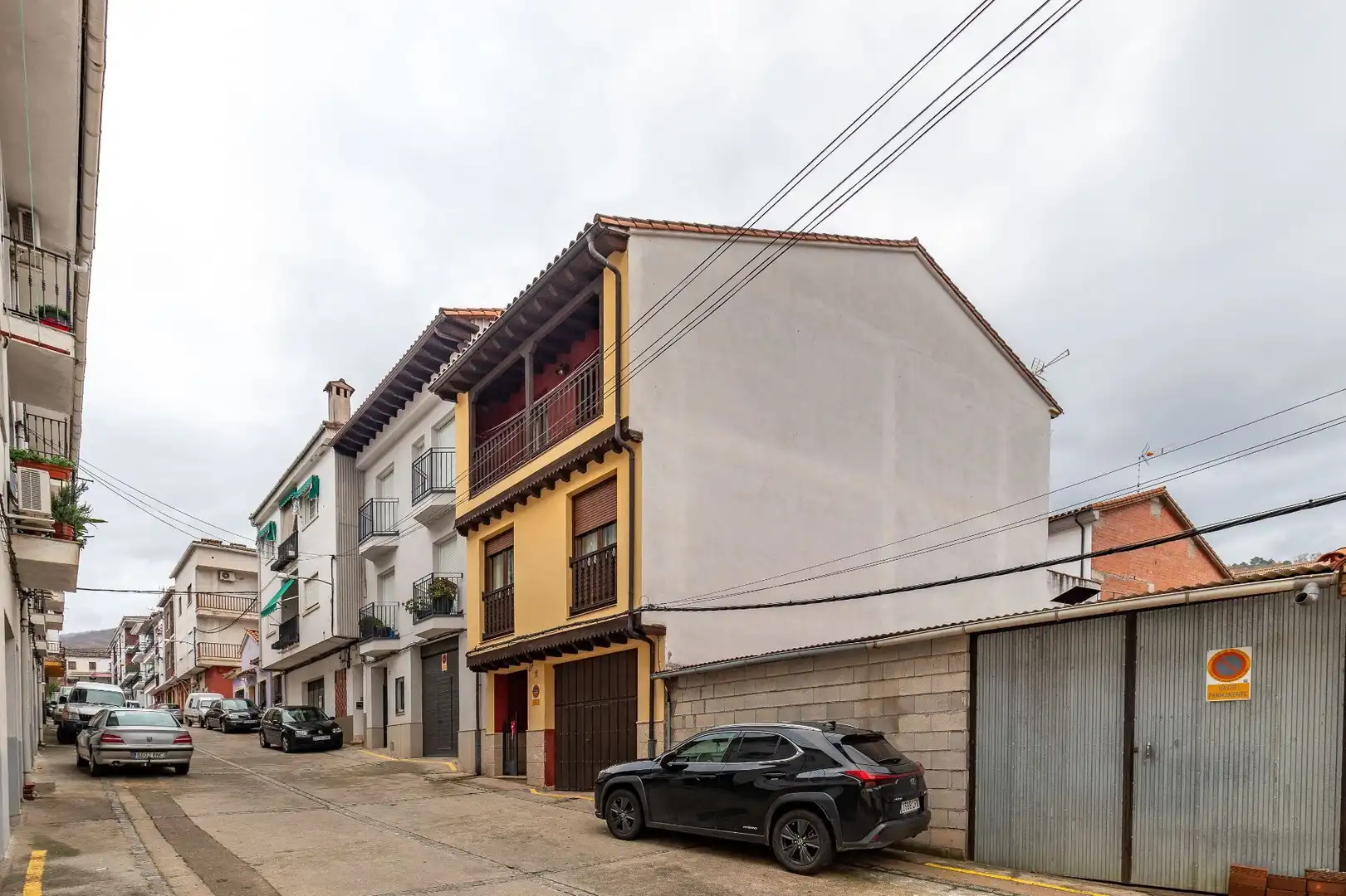 Vista exterior de Casa adosada en venda en Villanueva de la Vera amb Aire condicionat i Calefacció