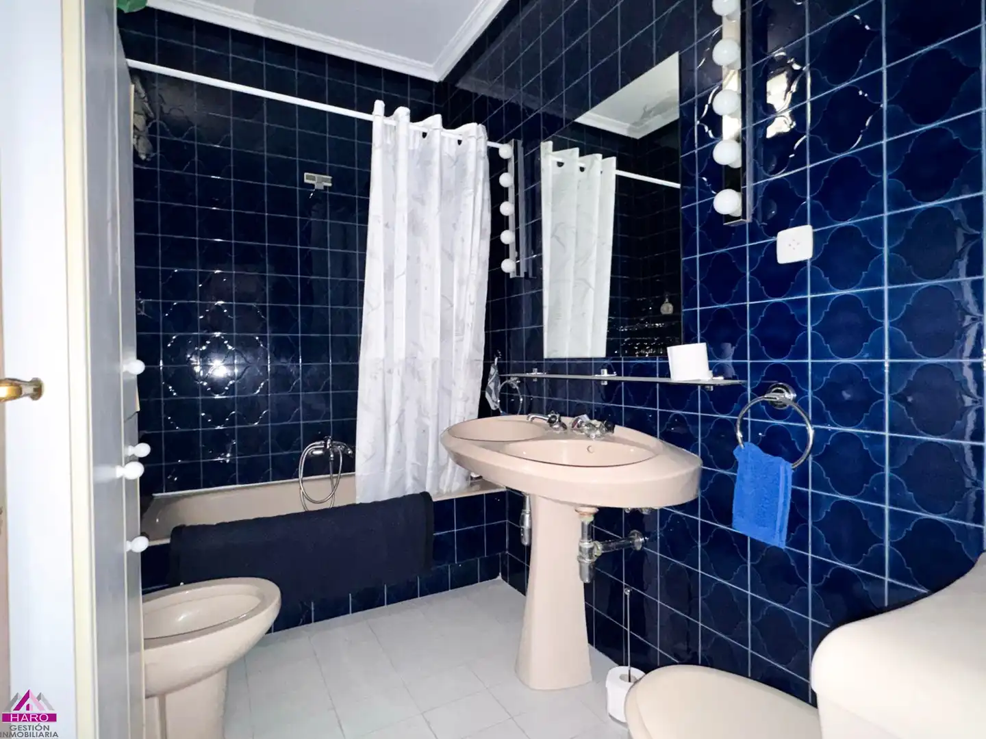 Baño de Piso en venta en Madrid con Calefacción, Trastero y Balcón