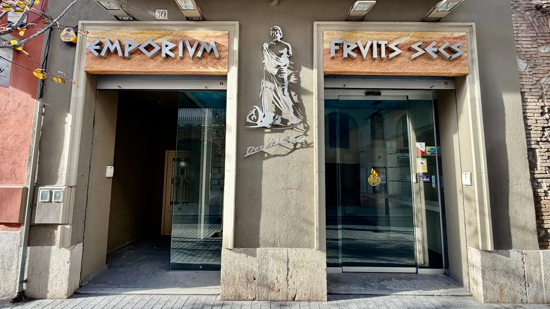 Local commercial à louer à Carrer Sant Pau, imagen 2