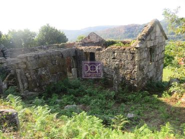 House with garden for sale in Mondariz