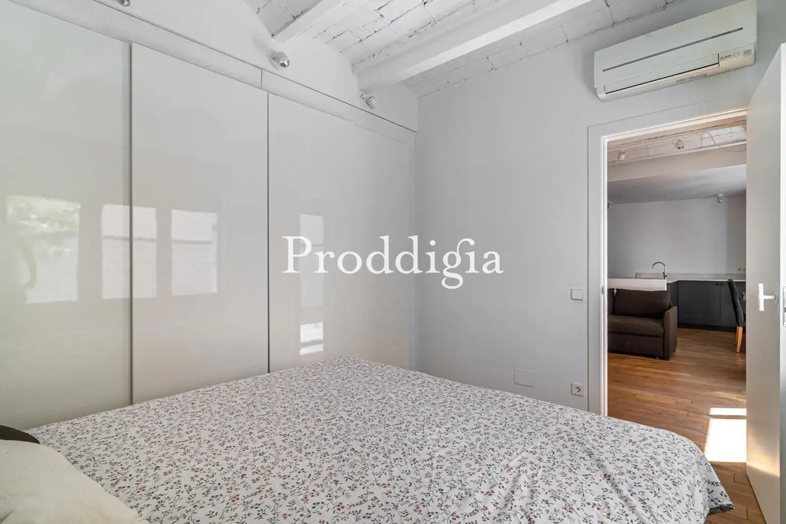 Bedroom of Flat for rent in Barcelona  with Air Conditioner, Terrace and Storage room