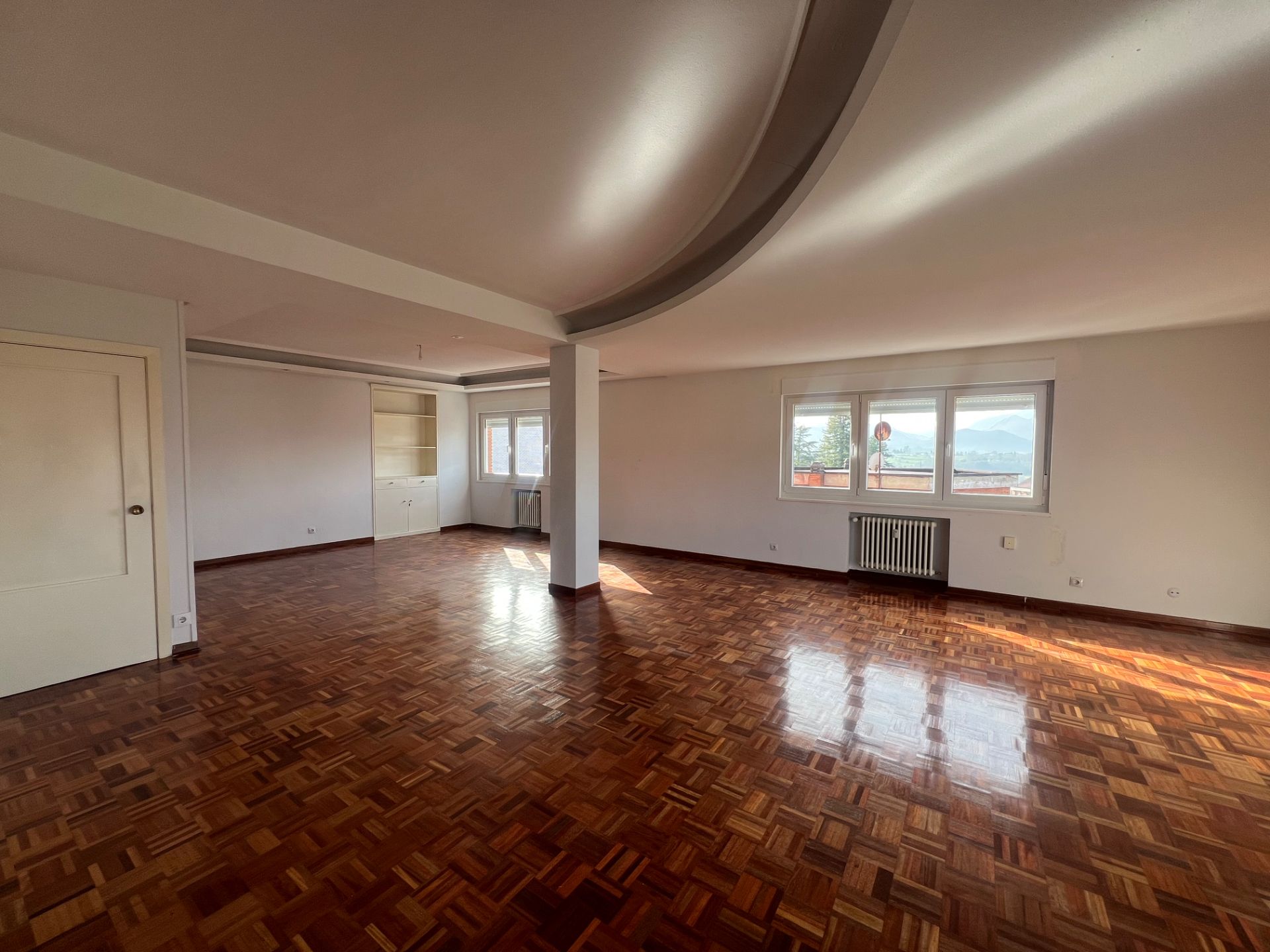 Living room of Flat for rent in Oviedo   with Heating, Parquet flooring and Terrace