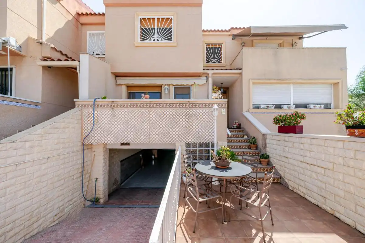 Vista exterior de Casa adosada en venta en Rojales con Calefacción, Terraza y Balcón