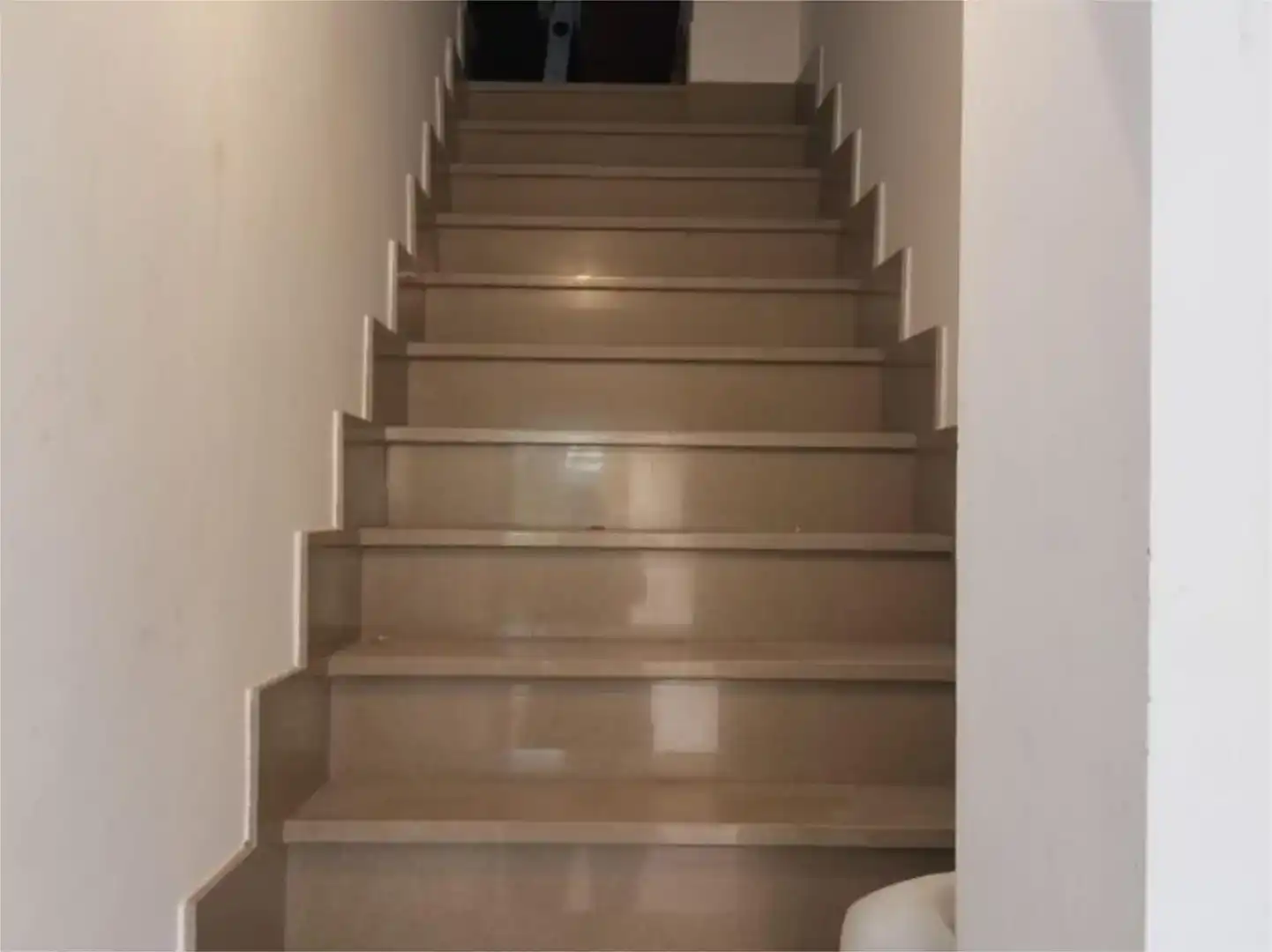 Flat for sale in Otos  with Air Conditioner, Private garden and Storage room