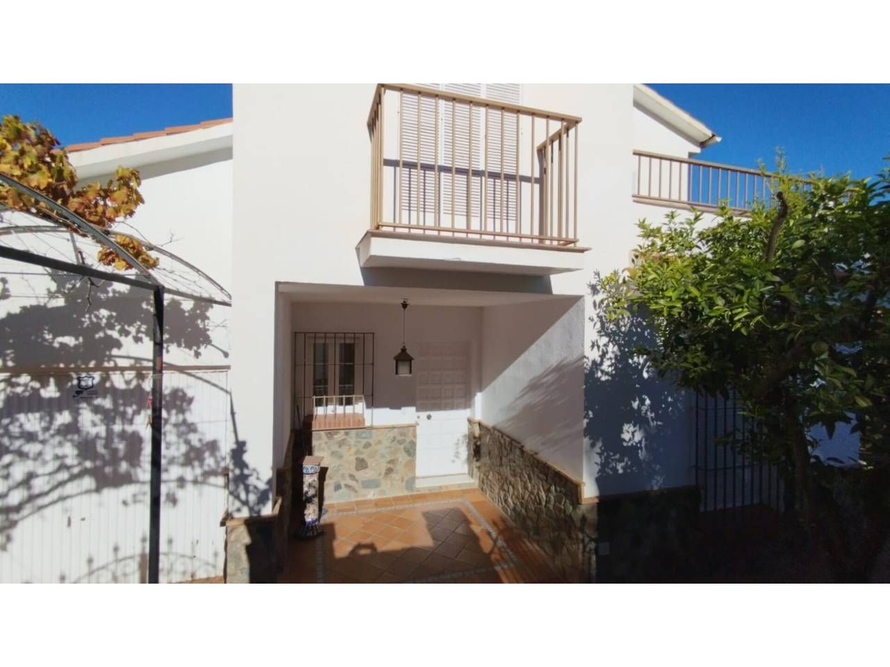 Vista exterior de Casa o xalet en venda en Ogíjares amb Calefacció, Jardí privat i Terrassa