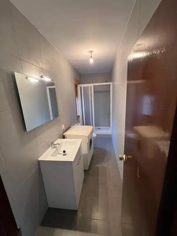 Badezimmer von Wohnung zum Verkauf in Navaluenga mit Heizung, Terrasse und Balkon