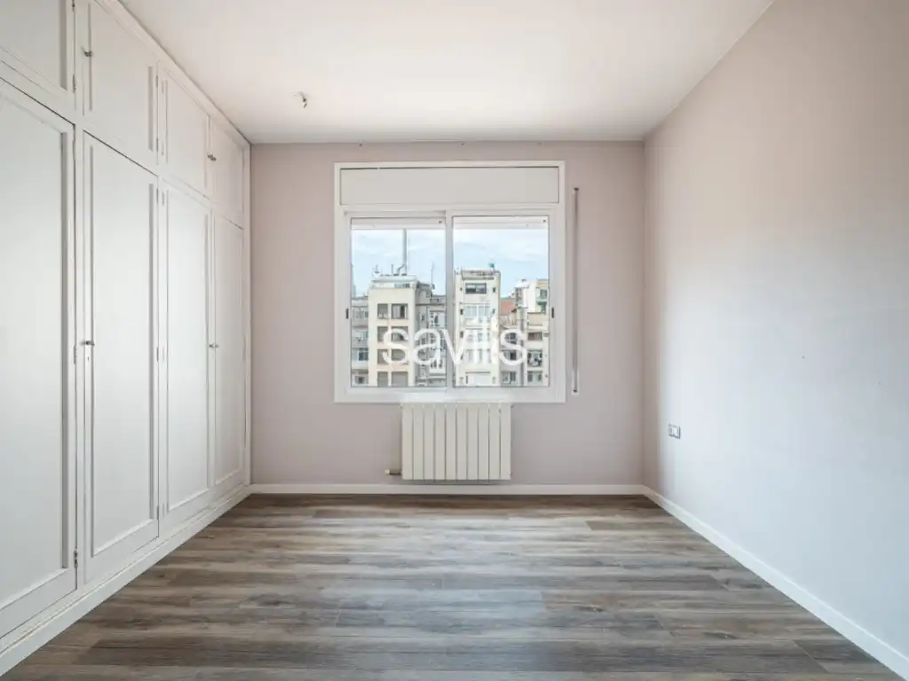 Habitación de Apartamento en venta en Barcelona con Aire acondicionado, Horno y Balcón