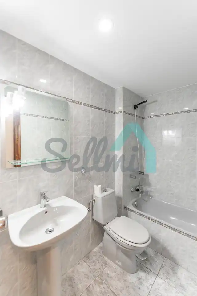 Badezimmer von Wohnung zum Verkauf in Oviedo  mit Heizung, Parkett und Terrasse