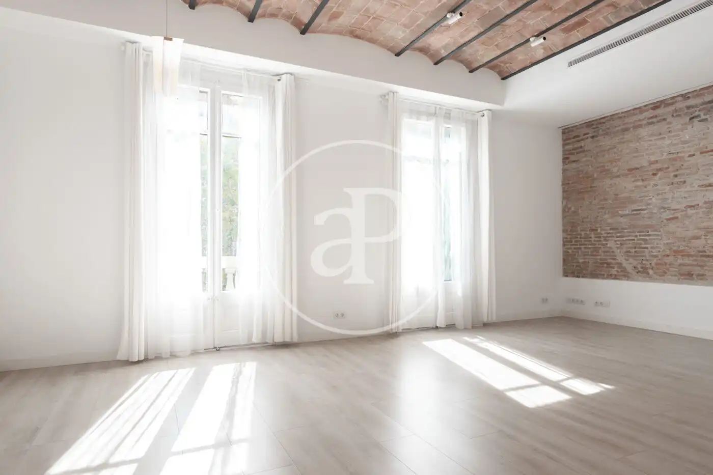 Flat with terrace to rent in C/ de Provença, imagen 2