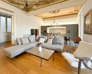 Living room of Flat to rent in  Barcelona Capital  with Air Conditioner, Heating and Parquet flooring