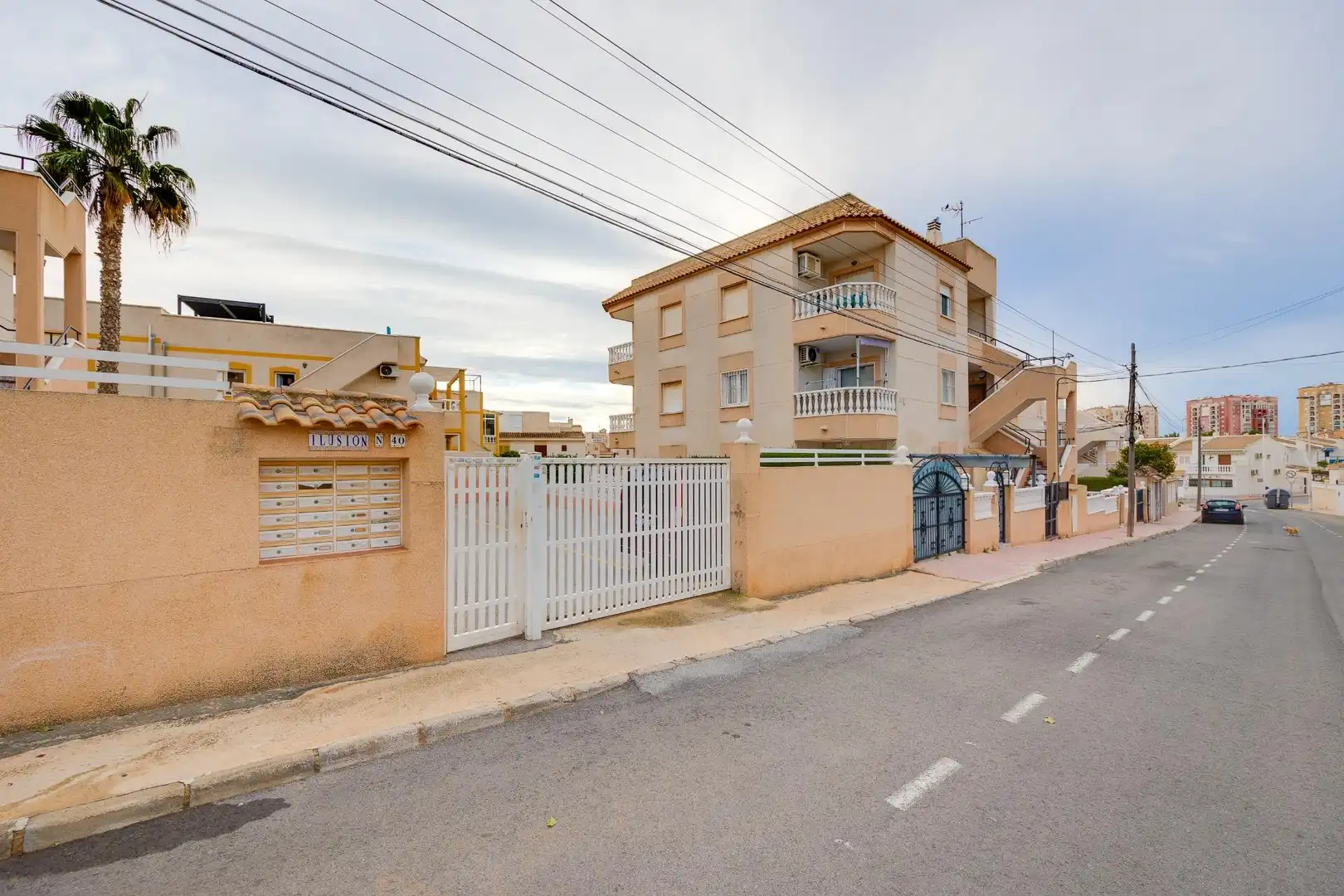 Vista exterior de Apartament en venda en Torrevieja amb Aire condicionat, Jardí privat i Terrassa