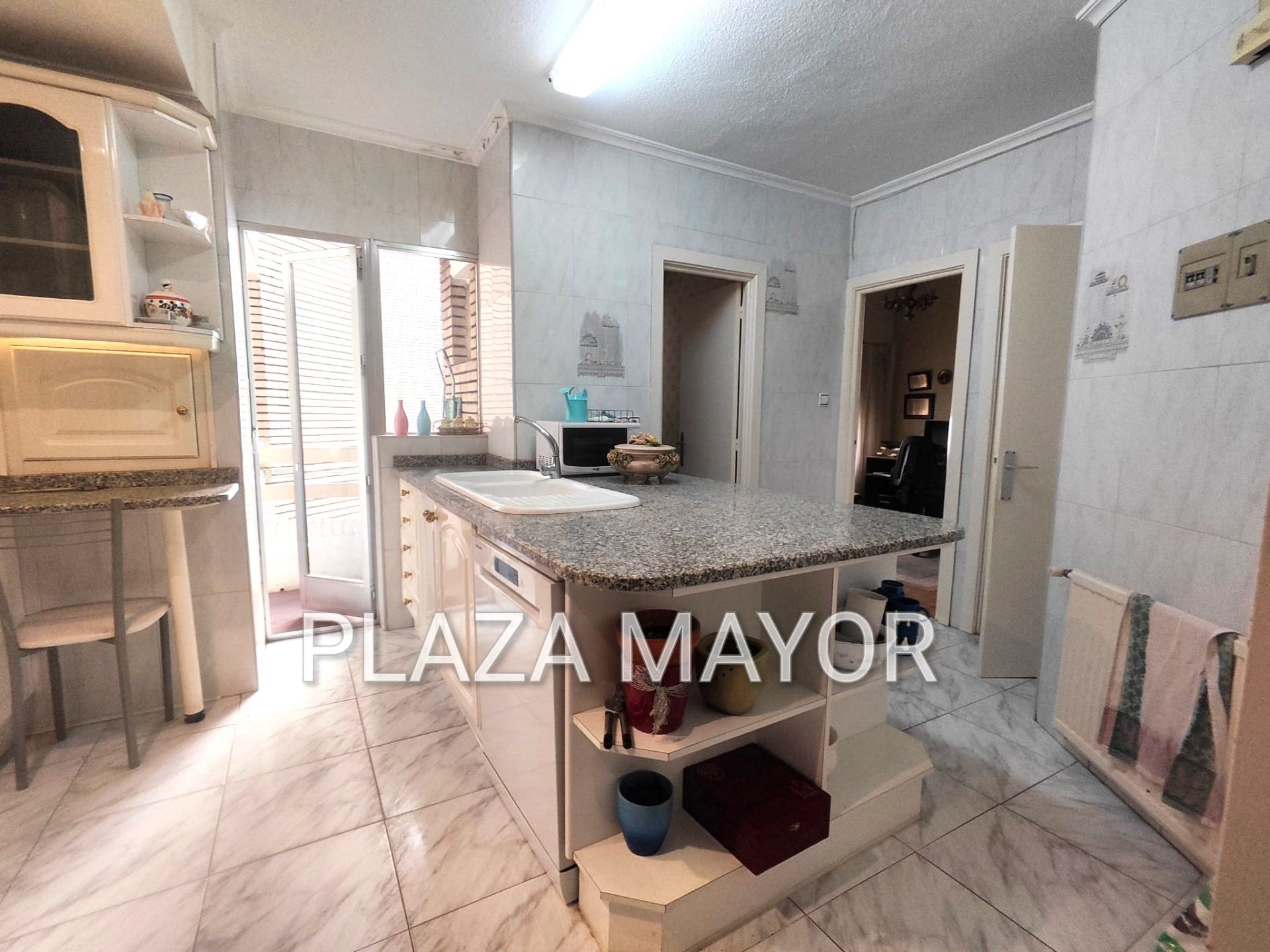Kitchen of Flat for sale in Salamanca Capital  with Heating, Parquet flooring and Furnished