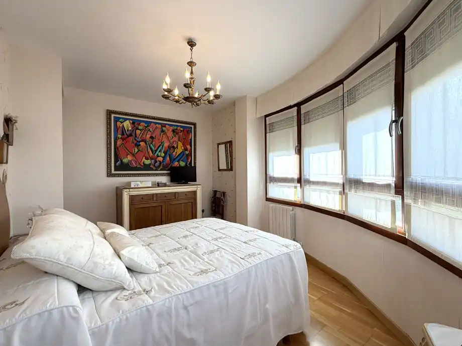 Dormitori de Casa o xalet en venda en Zabalgana