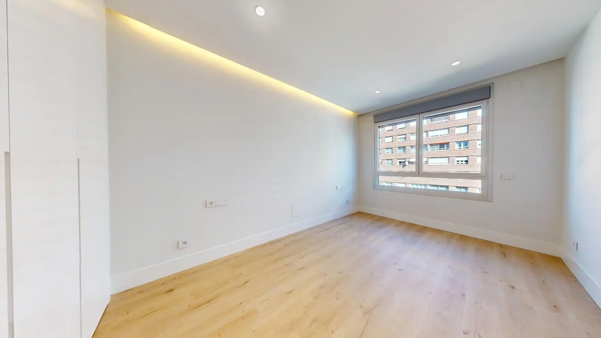 Bedroom of Flat for rent in Madrid  with Air Conditioner, Heating and Storage room