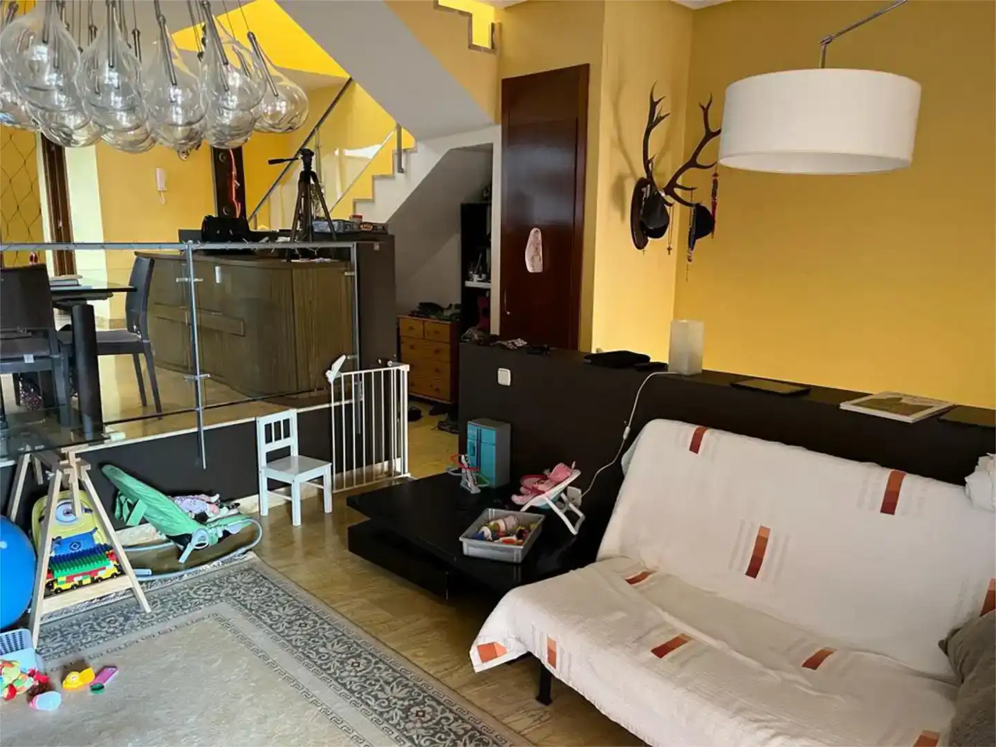 Sala d'estar de Casa o xalet en venda en Toledo amb Aire condicionat, Jardí privat i Parquet